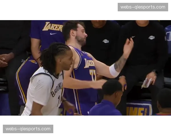 第三节冲突:追梦格林与努尔基奇发生口角,双方各领一次技犯 第三节冲突:追梦格林与努尔基奇发生口角,双方各领一次技犯